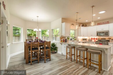 30 Dining staged