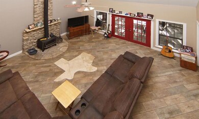 342 E Woody Creek Ct, Springtown, TX 76082 - photo 7