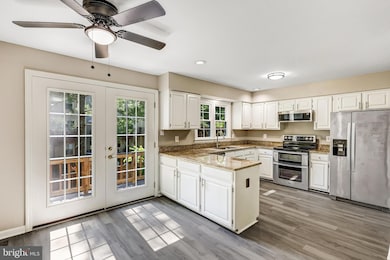 8182 Cliffview Ave, Springfield, VA 22153 - photo 6