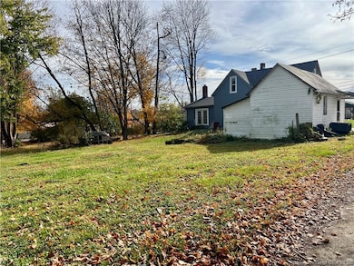 404 E Mulberry St, Salem, IN 47167 - photo 7