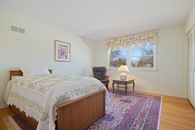 857 S Euclid Ave, Elmhurst, IL 60126 - photo 3