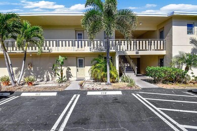 315 Circle Dr S unit 102, Boynton Beach, FL 33435 - photo 2