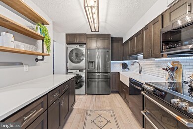 5901 Mount Eagle Dr unit 215, Alexandria, VA 22303 - photo 7