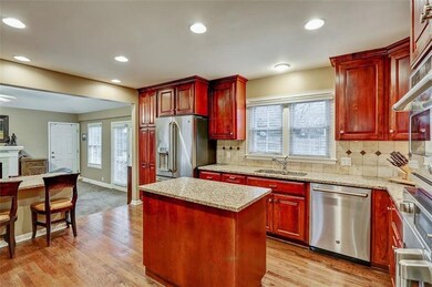 Sparkeling Open Kitchen with Pantry
