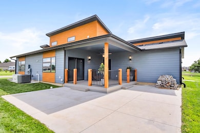 300 Matson St, Newton, KS 67114 - photo 4