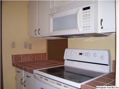 passthrough to dining area....convenient for servi