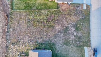 1727 Yellowstone Cir, Dickinson, ND 58601 - photo 5