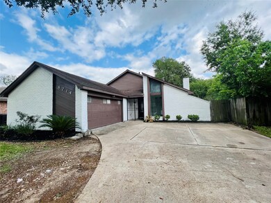 8714 Saratoga Forest Dr, Houston, TX 77088 - photo 2