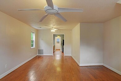 2613 Laurel St, New Orleans, LA 70130 - photo 3