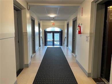 225 Golden Hill St unit 4G, Bridgeport, CT 06604 - photo 2