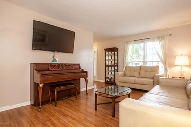 7503 Newton Dr, Louisville, KY 40228 - photo 5