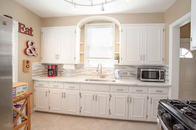 801 Flossmoor Ave, Waukegan, IL 60085 - photo 6