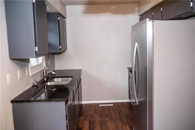 1024 E 19th St N, Newton, IA 50208 - photo 2