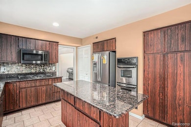 5622 Powder Horn Dr, West Bloomfield, MI 48322 - photo 4