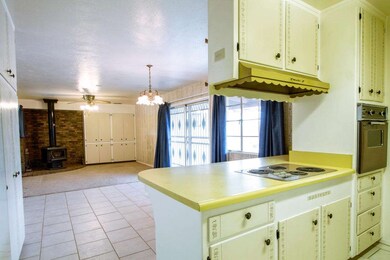 6902 E LATHAM -VIEW INTO FAMILY ROOM