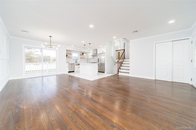 8 Spector Ln, Plainview, NY 11803 - photo 2