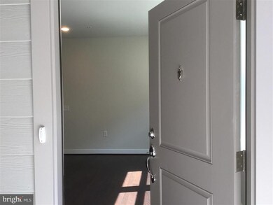 13329 Launders St, Herndon, VA 20171 - photo 5