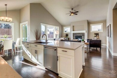 4444 SW 36th St, Redmond, OR 97756 - photo 2