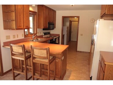 1841 Briarwood Ln, Fitchburg, WI 53575 - photo 6