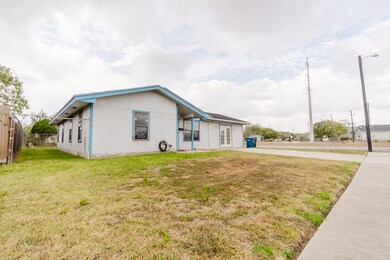 1401 Barcelona Dr, Corpus Christi, TX 78416 - photo 2
