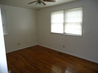 300 Delmar Rd, Jacksonville, NC 28540 - photo 6