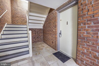 11212 Chestnut Grove Square unit 7, Reston, VA 20190 - photo 2