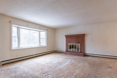 72 Pioneer Dr, Nashua, NH 03062 - photo 4