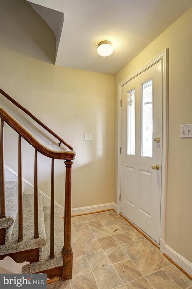 5502 Rockleigh Dr, Halethorpe, MD 21227 - photo 3