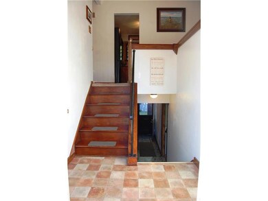 Entry/Foyer.
