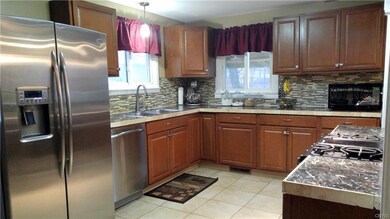 Beautiful remodeled kitchen - all appliances stay!