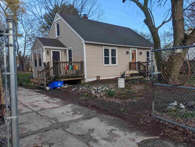 8 Maplecrest St, Newmarket, NH 03857 - photo 2