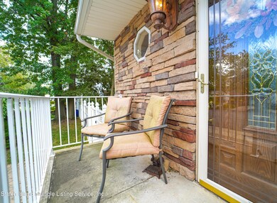 976 Sinclair Ave, Staten Island, NY 10309 - photo 3