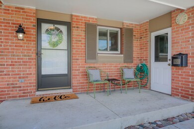 1589 Brittany Ct, Wheaton, IL 60189 - photo 2