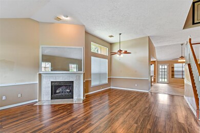 1511 Regency Ct, Friendswood, TX 77546 - photo 4