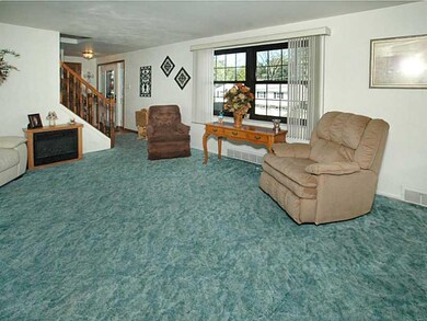 Living Room. SPACIOUS 20X12 LIVING ROOM WITH BAY F