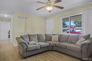 1520 Tahoe Dr, Florissant, MO 63031 - photo 4