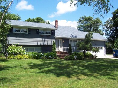 SPACIOUS 5 BEDROOM, 3 1/2 BATH