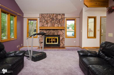 Livingroom w fireplace