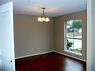 1314 W Castlewood Ave, Friendswood, TX 77546 - photo 6