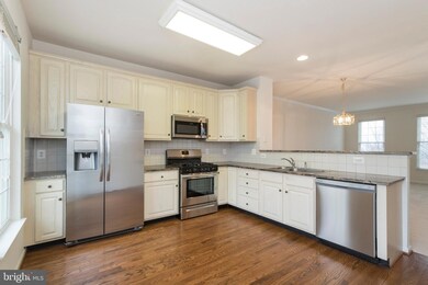 25377 Crossfield Dr, Chantilly, VA 20152 - photo 5