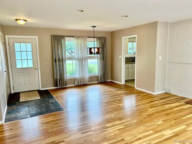 32615 Briarcrest Knoll, Farmington Hills, MI 48334 - photo 3