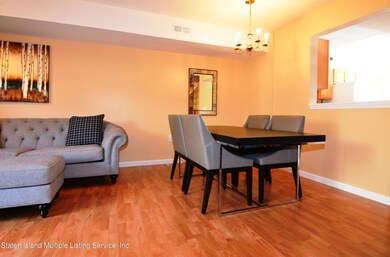 (6) Dining Room