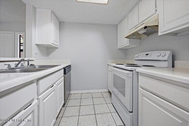 7650 Melissa Ct N, Jacksonville, FL 32210 - photo 3