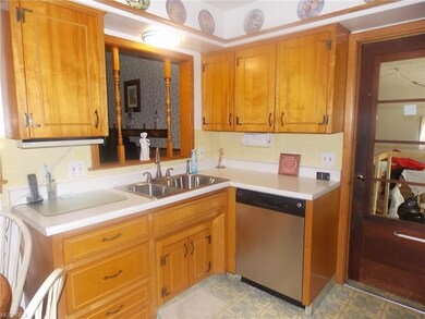 204 Taylor Rd, Barberton, OH 44203 - photo 3