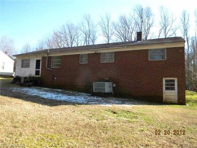 200 W Bailey St, Asheboro, NC 27203 - photo 2