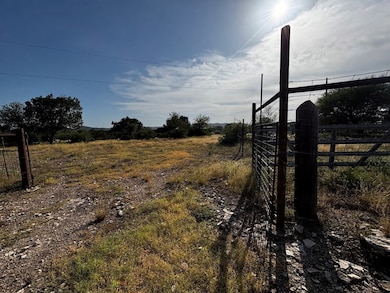 820 Matt St unit 34 & 35, Camp Wood, TX 78833 - photo 4