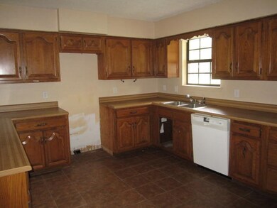 2814 Hickman Ave, Picayune, MS 39466 - photo 3