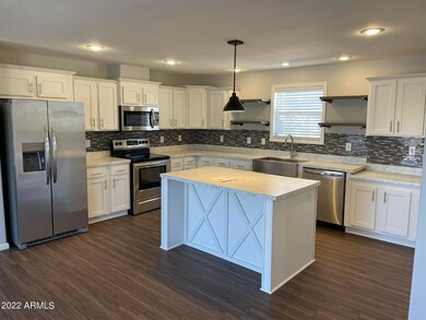1100 LARGE KITCHEN RE