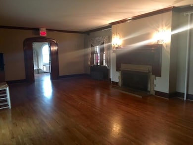 RM 1- LIVING ROOM 1 (Medium)
