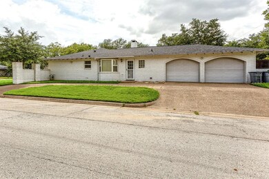300 Circleview Dr S, Hurst, TX 76054 - photo 4